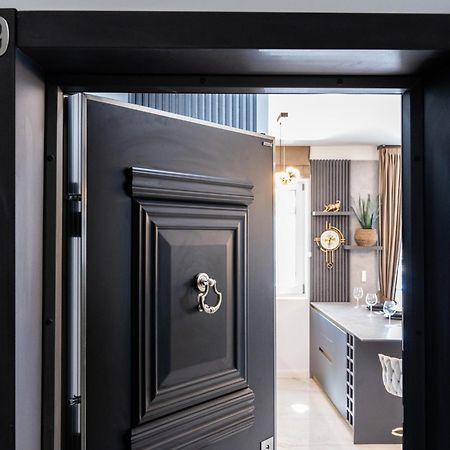 Fashion Stay-Valentino Apartment - By Openhouse Giroc Екстериор снимка