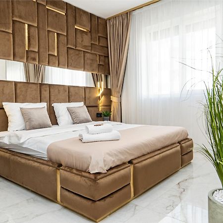 Fashion Stay-Valentino Apartment - By Openhouse Giroc Екстериор снимка