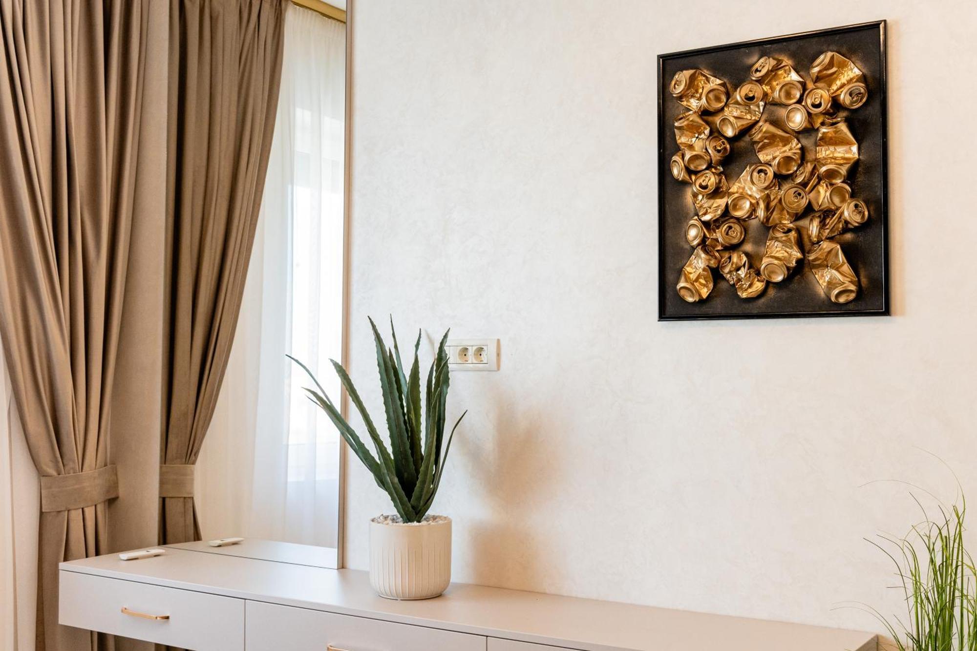 Fashion Stay-Valentino Apartment - By Openhouse Giroc Екстериор снимка