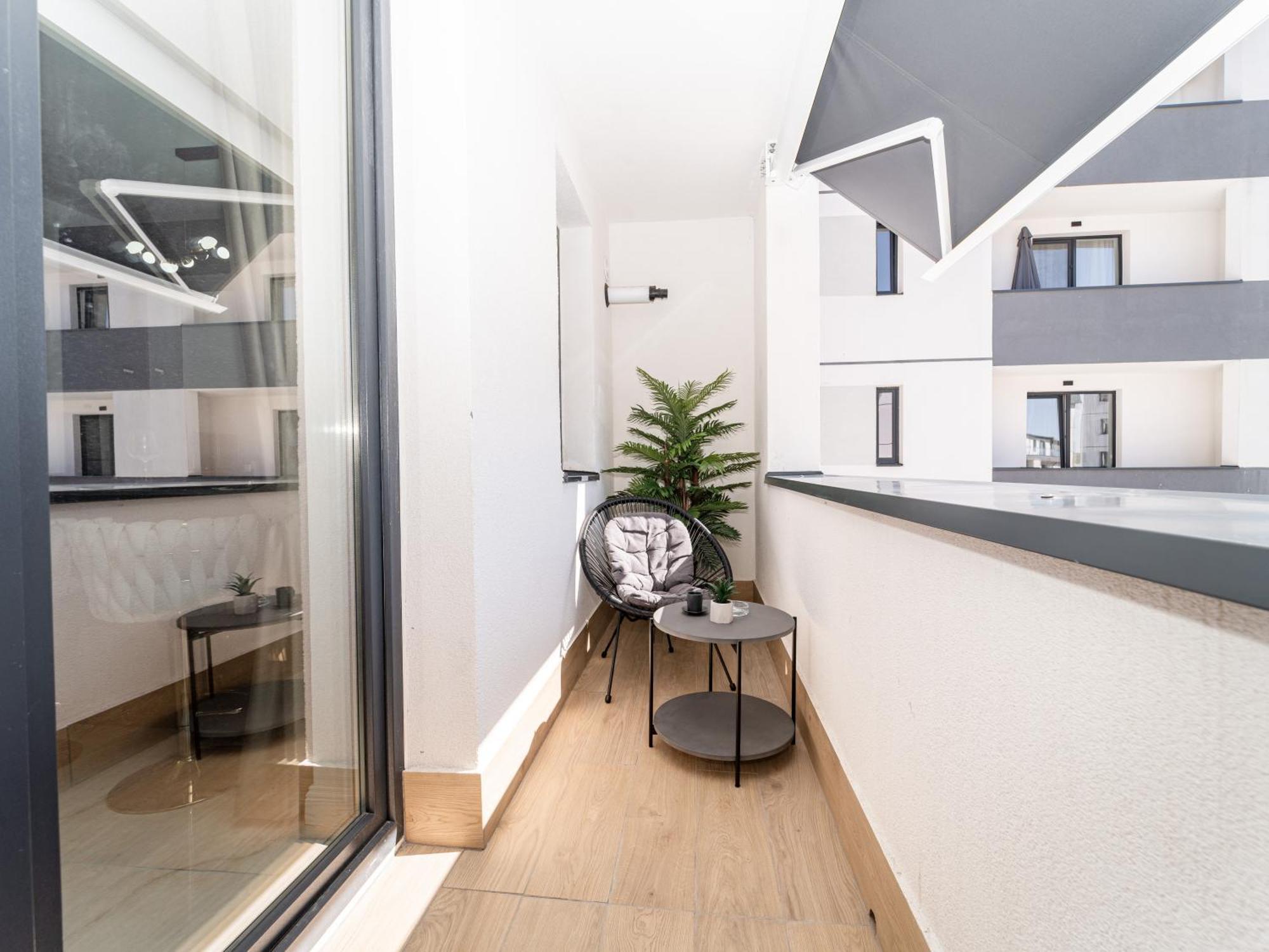 Fashion Stay-Valentino Apartment - By Openhouse Giroc Екстериор снимка